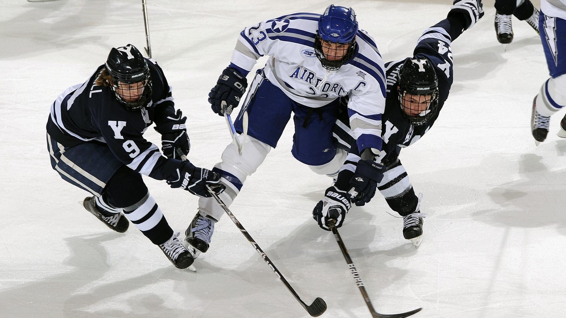 足球教练战术智慧解析